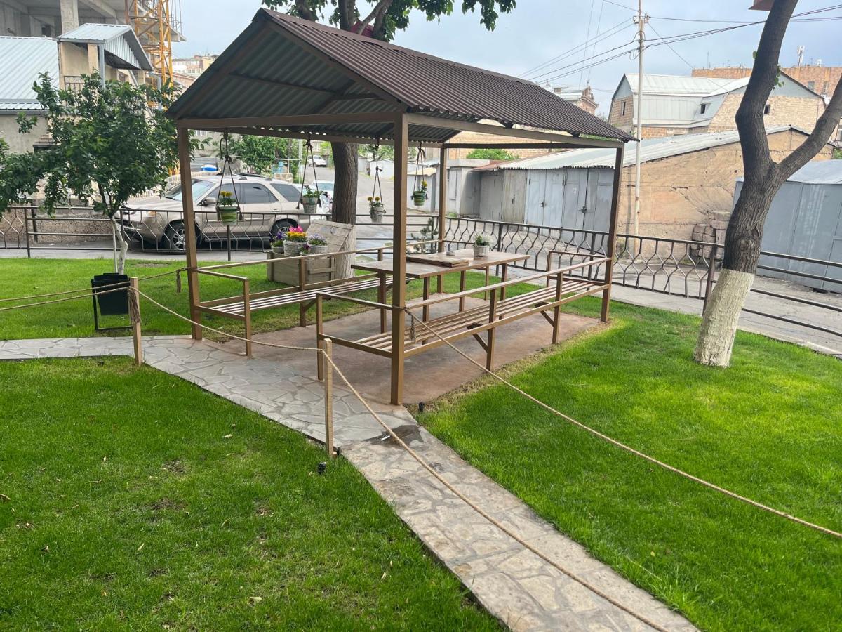 Street51 Hostel Yerevan Luaran gambar